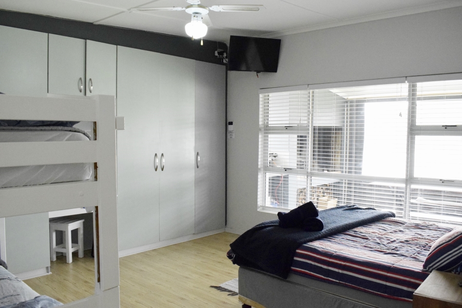 5 Bedroom Property for Sale in Struisbaai Western Cape